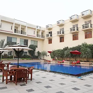 Westend - And Banquet Near Delhi Airport Отель Нью-Дели